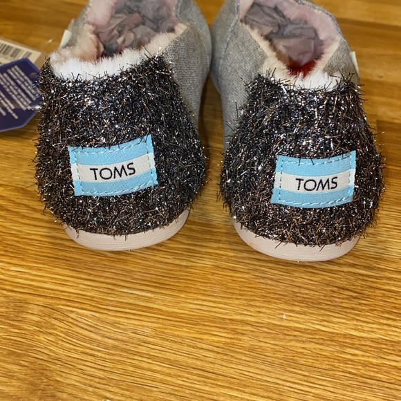 TOMS Penguin Print Slip on Faux Fur Lined Shoes - Picture 6 of 7